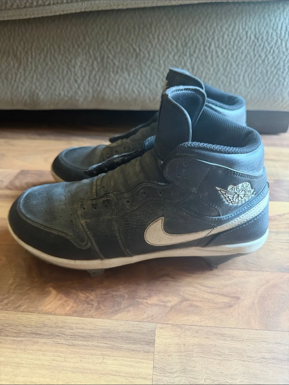 Jordan men Black and White High-Top Sneakers